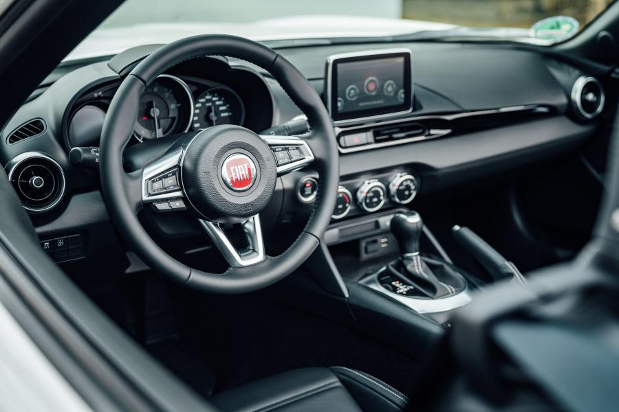 Панель приборов Fiat 124 Spider S-Design (348) 2018 года  (фото 24 из 33)